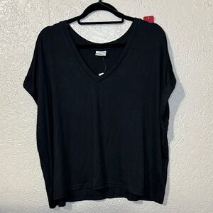 Mod Ref Black V-Neck Short Sleeve Top